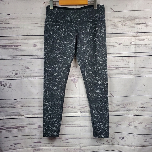 Tuff Athletics Yoga leggings- Size Medium Black/Grey pattern - Picture 7 of 10